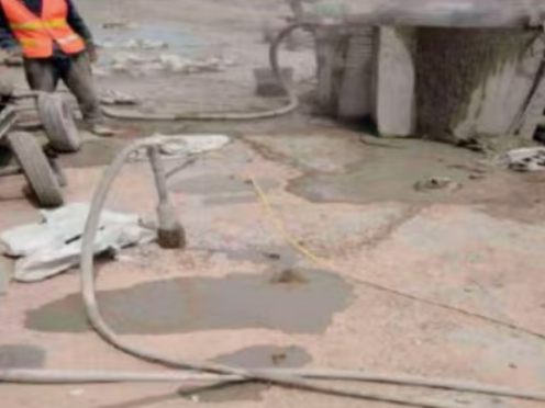 奉节水泥混凝土路面板底注浆技术 路面脱空注浆整治方案