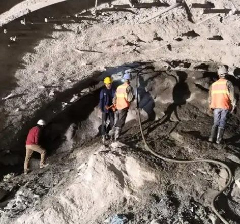 奉节拱顶带模注浆料的施工流程及注意事项